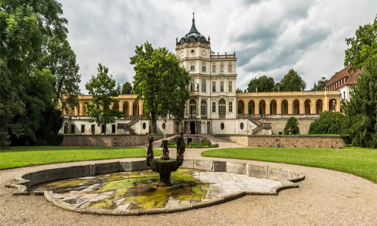 Ploskovice Chateau